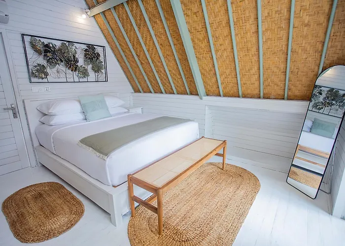 D'yuki Huts レンボンガン島